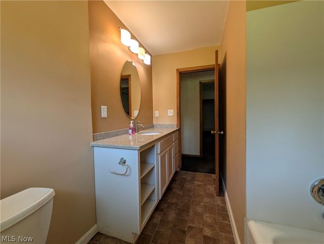6986 Big Creek Pky, Middleburg Heights, OH 44130