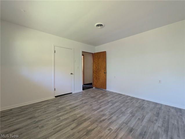 6986 Big Creek Pky, Middleburg Heights, OH 44130