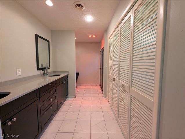 6986 Big Creek Pky, Middleburg Heights, OH 44130