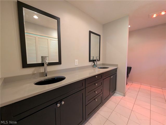 6986 Big Creek Pky, Middleburg Heights, OH 44130