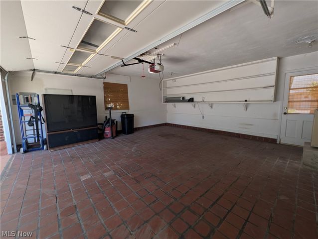 6986 Big Creek Pky, Middleburg Heights, OH 44130
