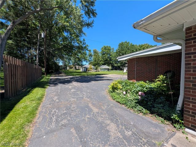 6986 Big Creek Pky, Middleburg Heights, OH 44130