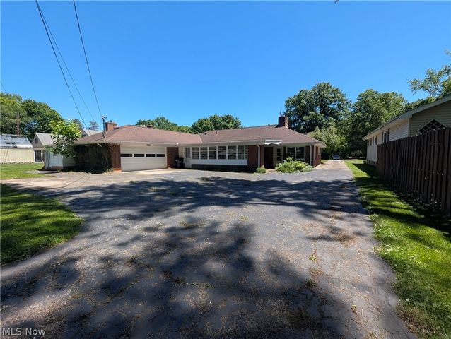 6986 Big Creek Pky, Middleburg Heights, OH 44130