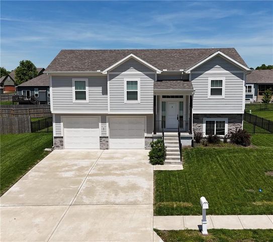 1807 Alpine Drive, Pleasant Hill, MO 64080