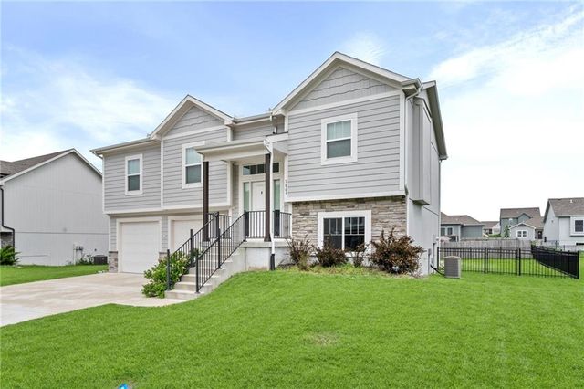 1807 Alpine Drive, Pleasant Hill, MO 64080