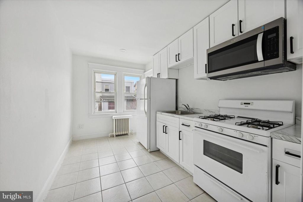 25 N PENNOCK AVE, Upper Darby, PA 19082