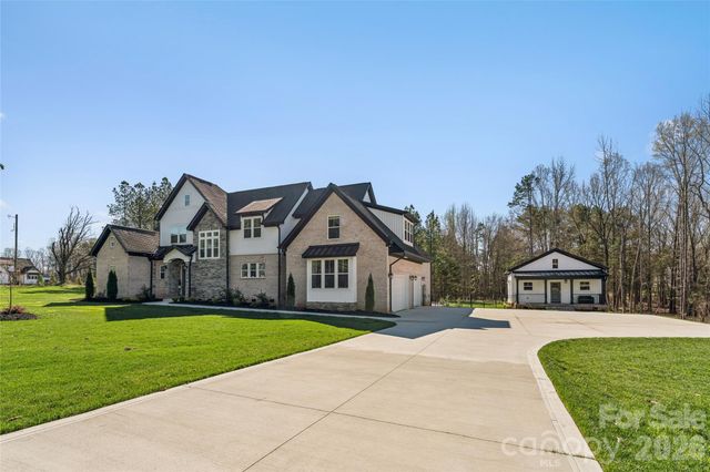 6615 Farmstead Lane, Concord, NC 28027