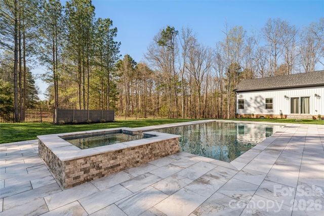 6615 Farmstead Lane, Concord, NC 28027