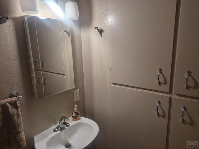 815 S 2nd St, Rocky Ford, CO 81067