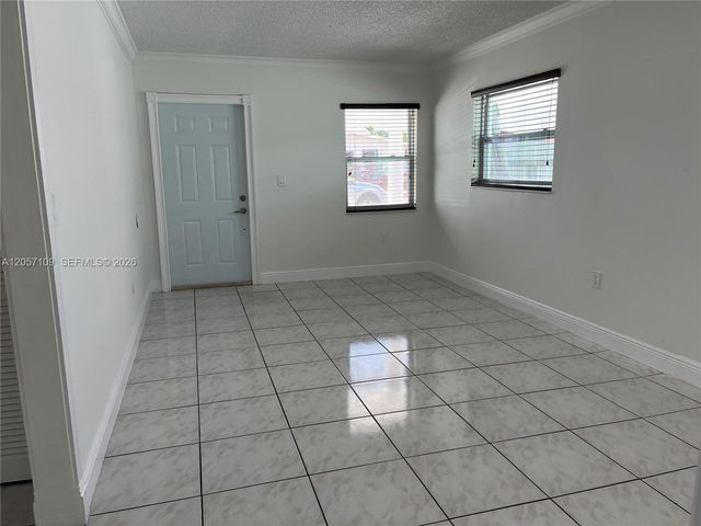 10571 SW 27th St, Miami, FL 33165