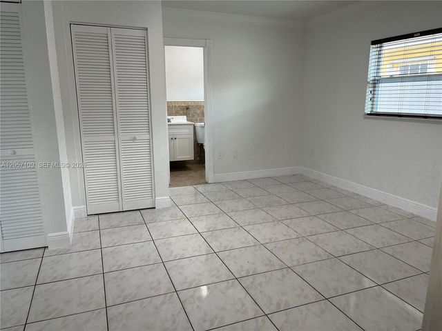 10571 SW 27th St, Miami, FL 33165