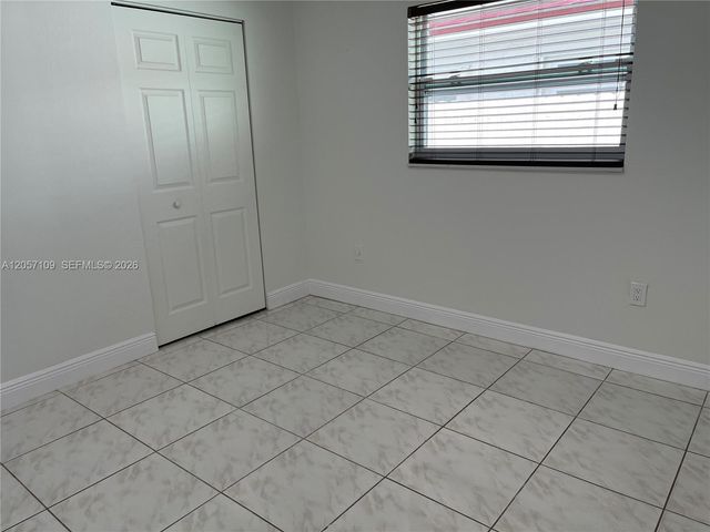 10571 SW 27th St, Miami, FL 33165