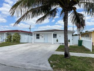 10571 SW 27th St, Miami, FL 33165