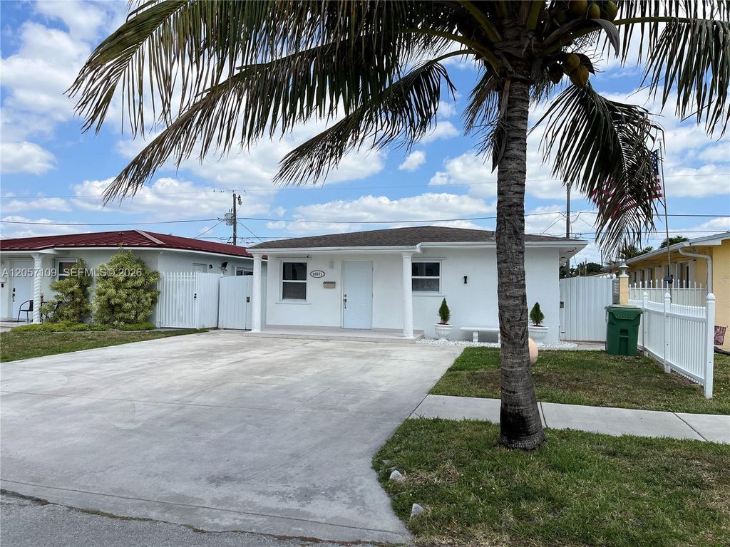 10571 SW 27th St, Miami, FL 33165