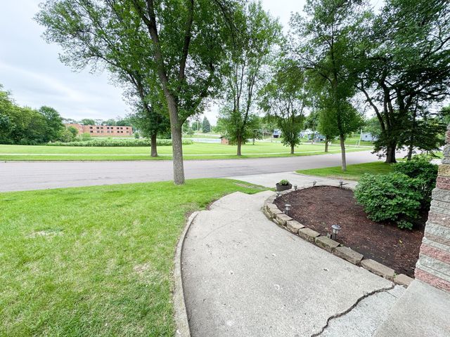 906 S Whitford Street, Fergus Falls, MN 56537