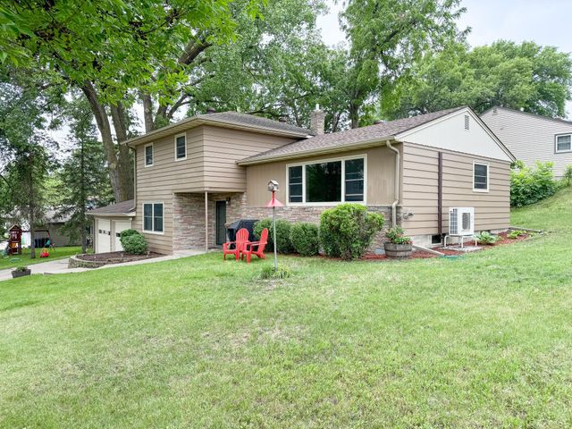 906 S Whitford Street, Fergus Falls, MN 56537