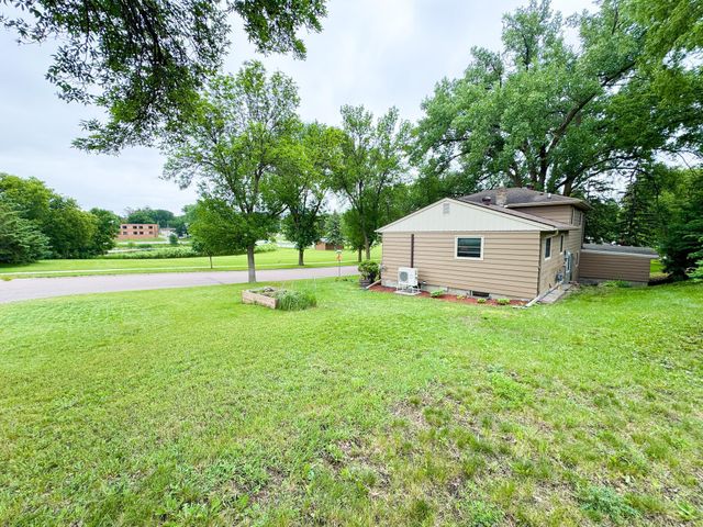 906 S Whitford Street, Fergus Falls, MN 56537