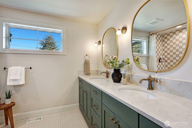 7003 37th Avenue NE, Seattle, WA 98115