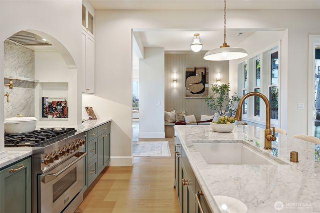 7003 37th Avenue NE, Seattle, WA 98115