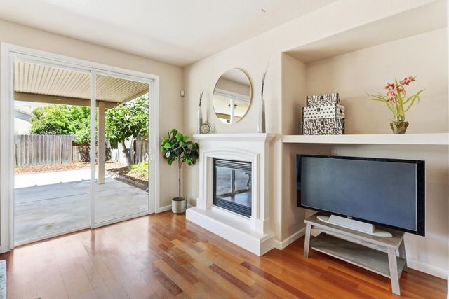 5001 Millner Way, Elk Grove, CA 95757