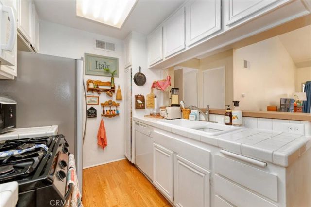 24518 Nicklaus Drive O10, Valencia, CA 91355