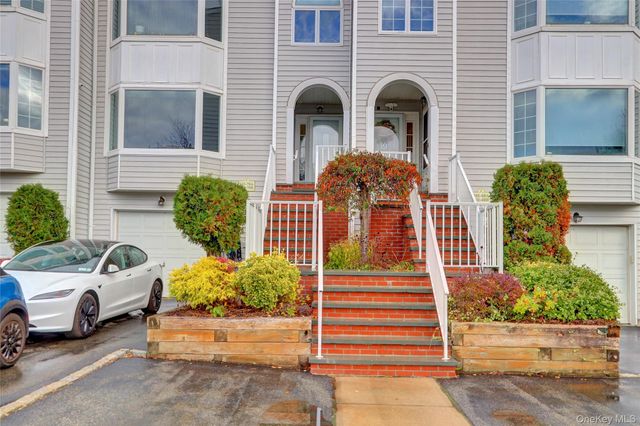 241-70 Oak Park Drive 84B, Little Neck, NY 11362