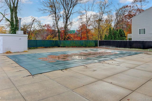 241-70 Oak Park Drive 84B, Little Neck, NY 11362
