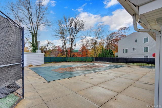 241-70 Oak Park Drive 84B, Little Neck, NY 11362