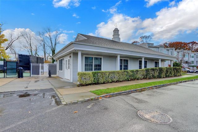 241-70 Oak Park Drive 84B, Little Neck, NY 11362