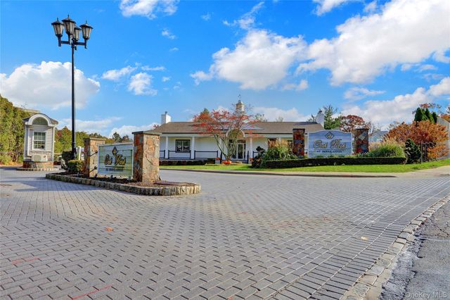 241-70 Oak Park Drive 84B, Little Neck, NY 11362