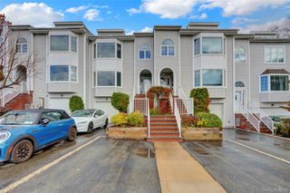 241-70 Oak Park Drive 84B, Little Neck, NY 11362