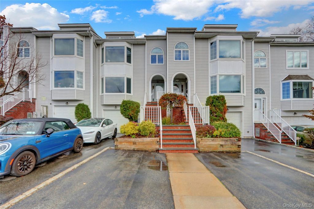 241-70 Oak Park Drive 84B, Little Neck, NY 11362
