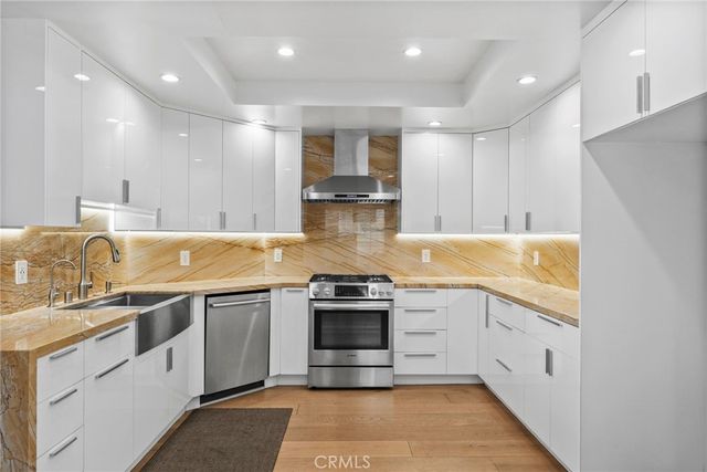 18328 Keswick Street, Reseda, CA 91335