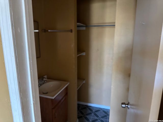 831 BRIGHTON, San Antonio, TX 78211