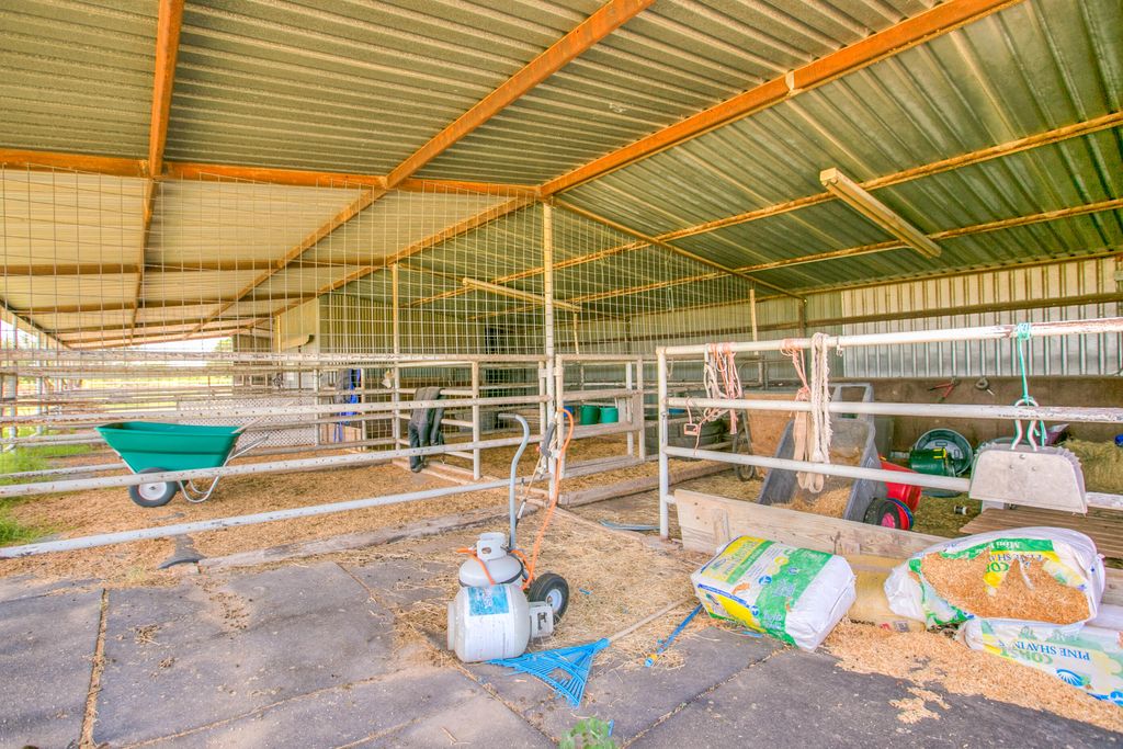 Image 15 of property listing at 3205 Country Club Road, San Angelo, TX 76904