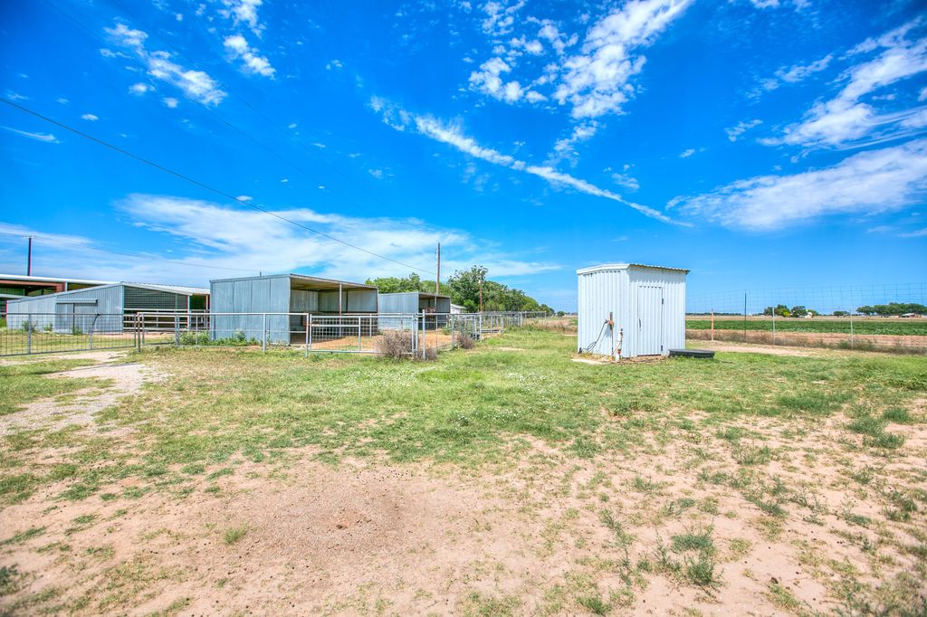 Image 24 of property listing at 3205 Country Club Road, San Angelo, TX 76904
