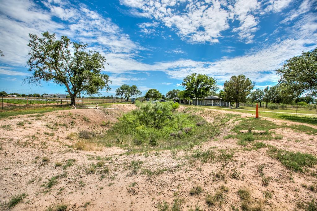 Image 25 of property listing at 3205 Country Club Road, San Angelo, TX 76904