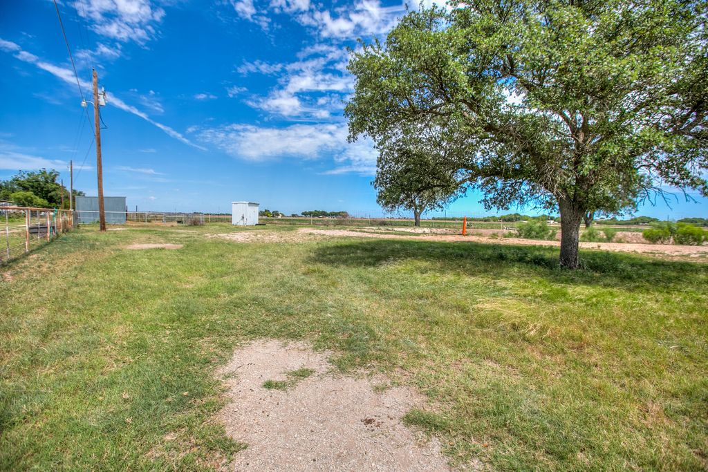 Image 27 of property listing at 3205 Country Club Road, San Angelo, TX 76904