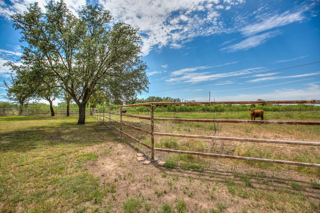 Image 30 of property listing at 3205 Country Club Road, San Angelo, TX 76904