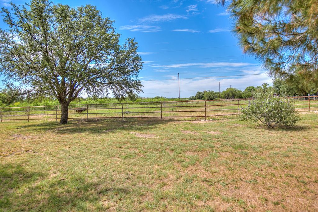 Image 36 of property listing at 3205 Country Club Road, San Angelo, TX 76904
