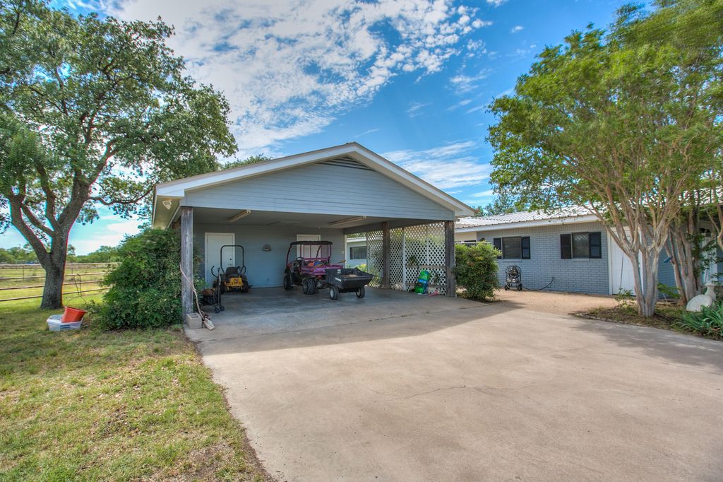 Image 37 of property listing at 3205 Country Club Road, San Angelo, TX 76904