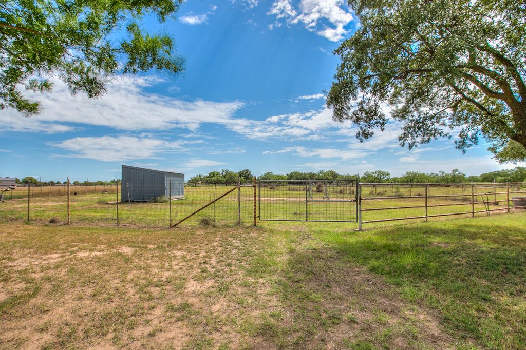 Image 38 of property listing at 3205 Country Club Road, San Angelo, TX 76904