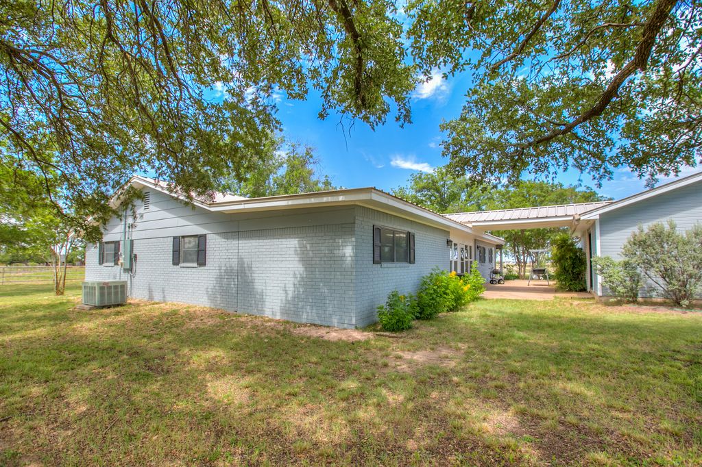 Image 39 of property listing at 3205 Country Club Road, San Angelo, TX 76904