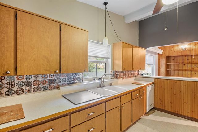 2304 VINE STREET, Leesburg, FL 34748