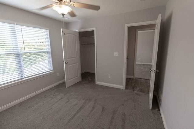 2801 AMBERWOOD CT, Columbia, MO 65203