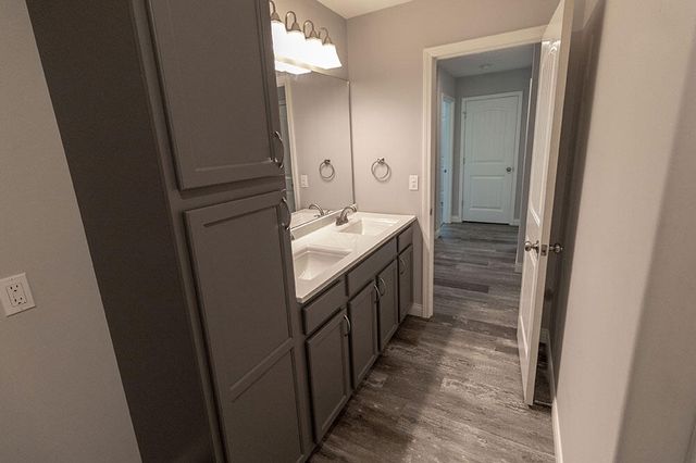 2801 AMBERWOOD CT, Columbia, MO 65203