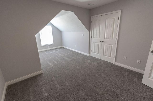 2801 AMBERWOOD CT, Columbia, MO 65203