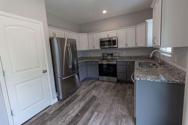 2801 AMBERWOOD CT, Columbia, MO 65203