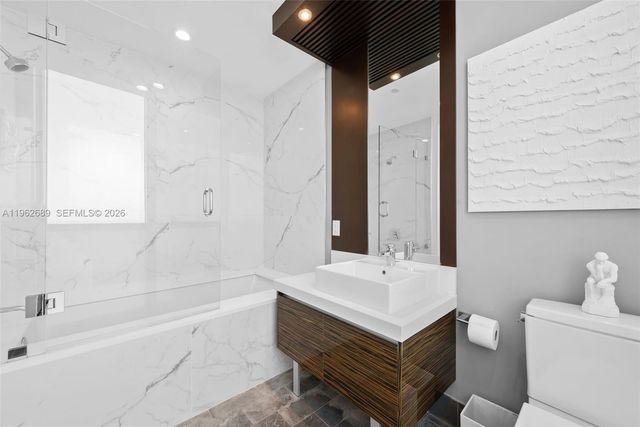 1100 Biscayne Blvd 5706, Miami, FL 33132