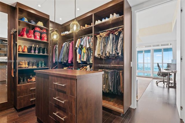 1100 Biscayne Blvd 5706, Miami, FL 33132